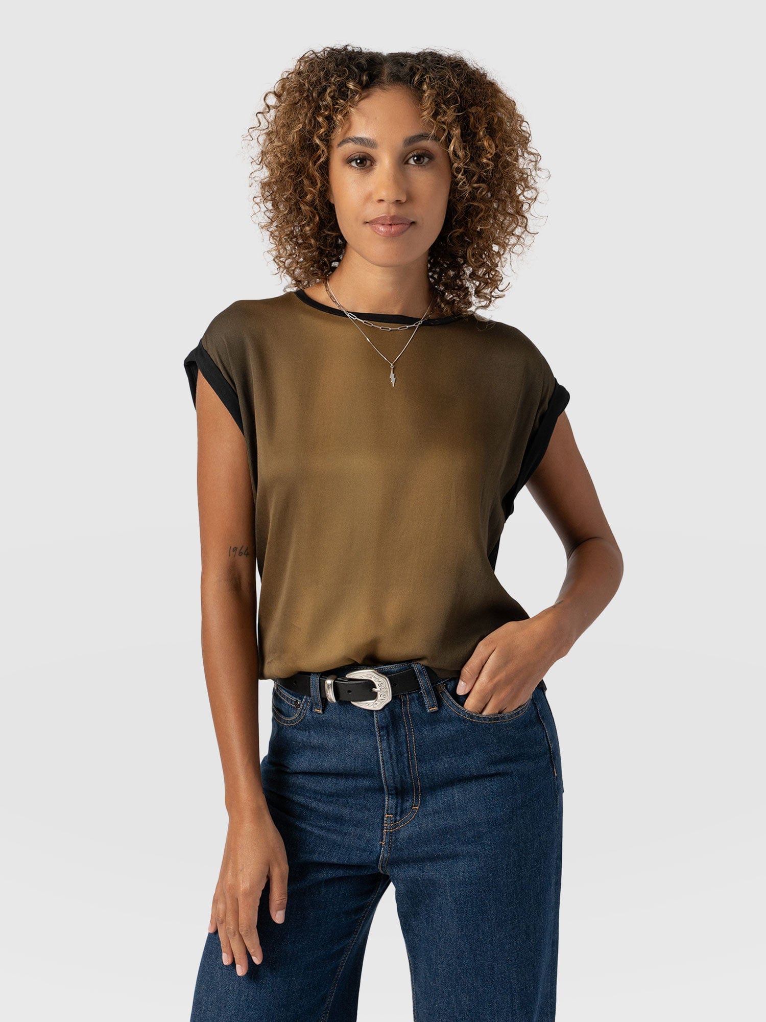 Turn Up Contrast Tee Khaki Gradient - Women's T-Shirts | Saint + Sofia® US